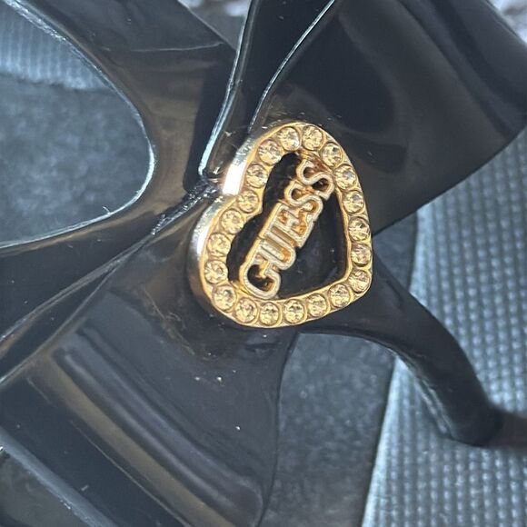 Guess Black Flip Flop Sandals with Gold Heart Bow‎ Charm Size 8 - Picture 6 of 6